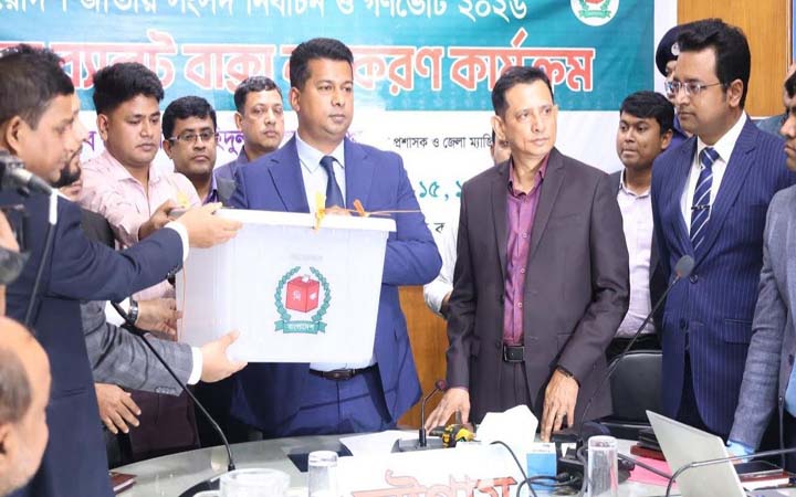 প্রার্থী এজেন্টদের উপস্থিতিতেই পোস্টাল ব্যালট স্ক্যানিং : চট্টগ্রাম ডিসি